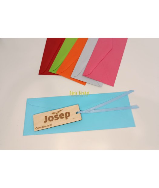 detall punt llibre de fusta grabat
