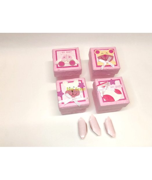 detall bateig - caixeta quadrada decorada rosa
